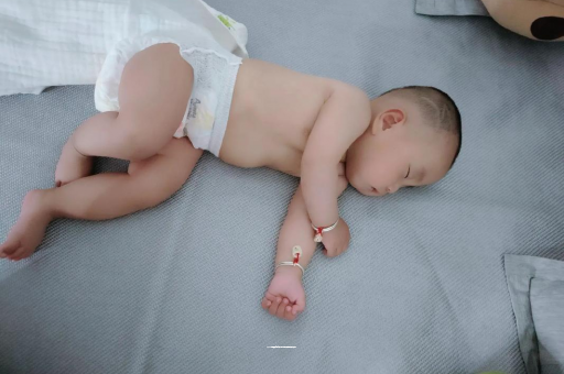 常宁怀孕初期脑袋晕晕的